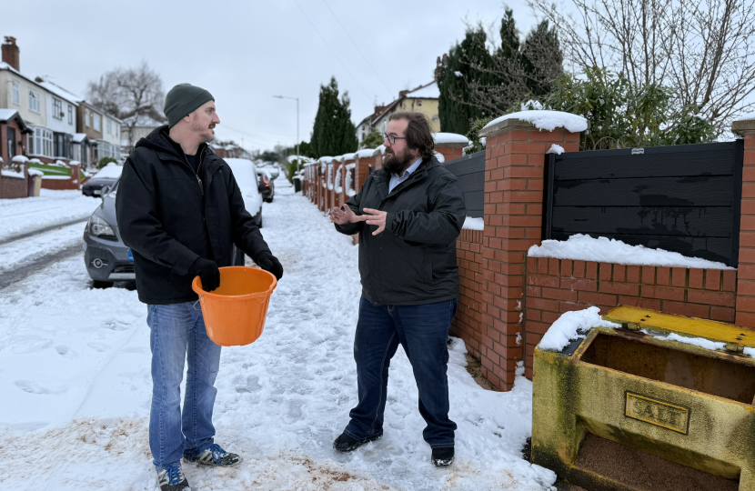 Cllr Toby Hewitt and local resident discuss concerns