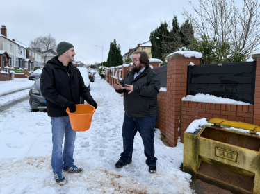 Cllr Toby Hewitt and local resident discuss concerns